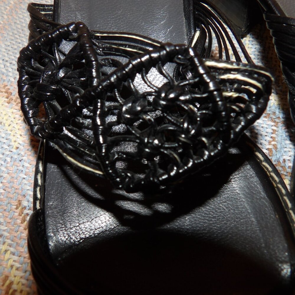 Stuart Weitzman Slide On Sandals Abt Sz 7 - image 2